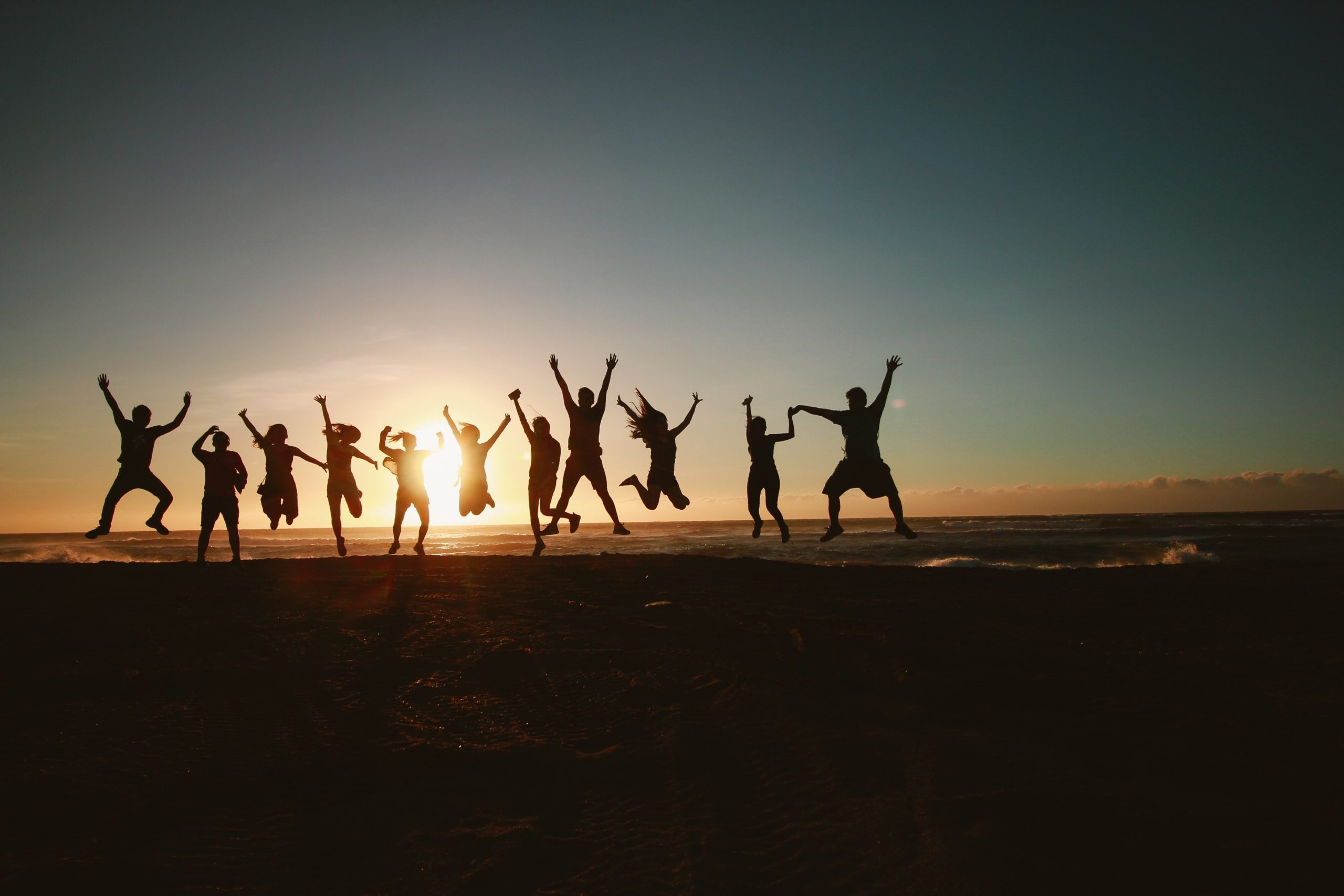 Coucher du soleil avec des amis